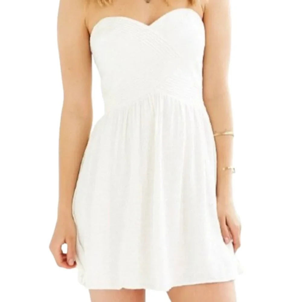 Women's L Kimchi Blue Strapless Cream Color Dress Fit Flare Pleated Sweetheart